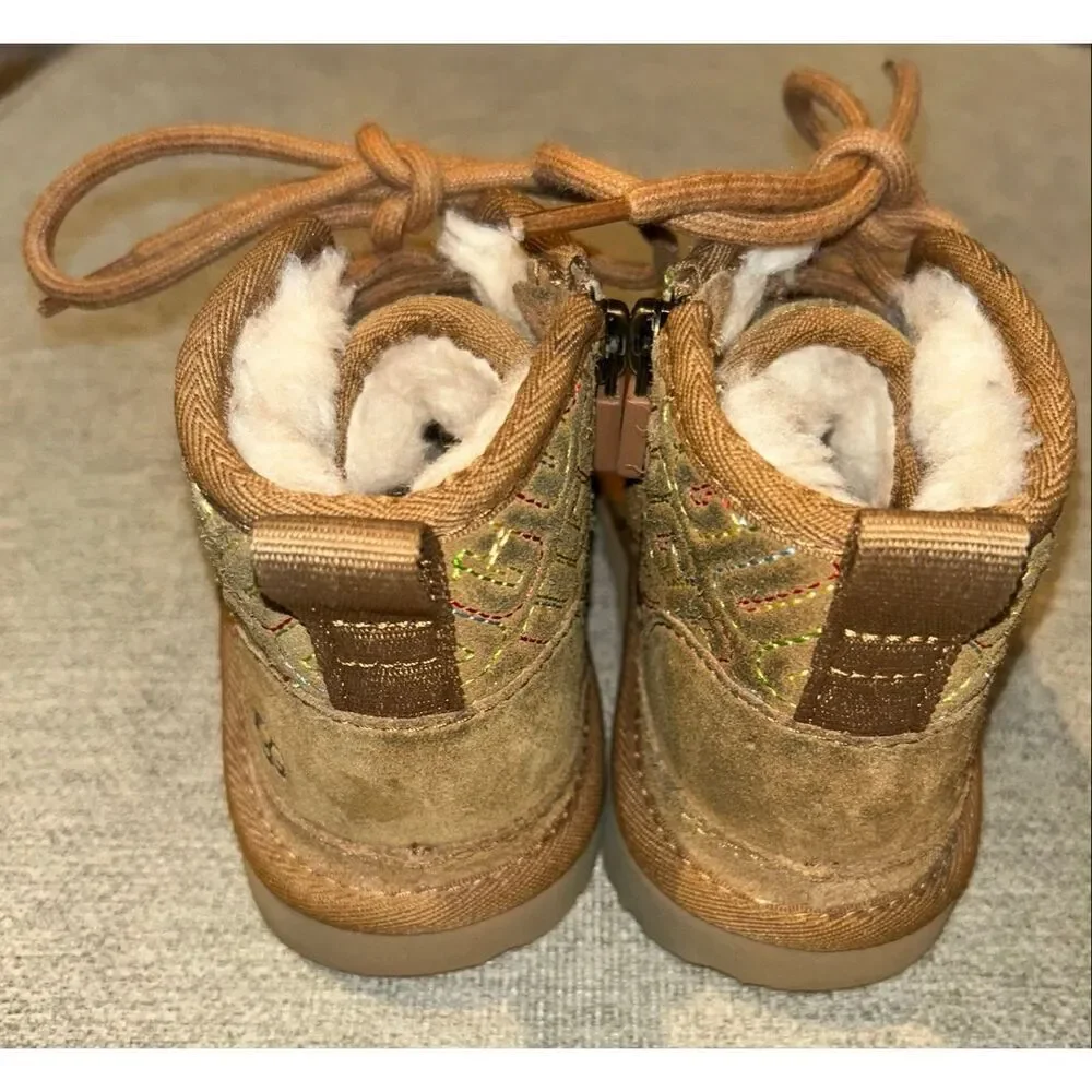 UGG Kids' Neumel II Graphic Stitch boots size 11 Toddler